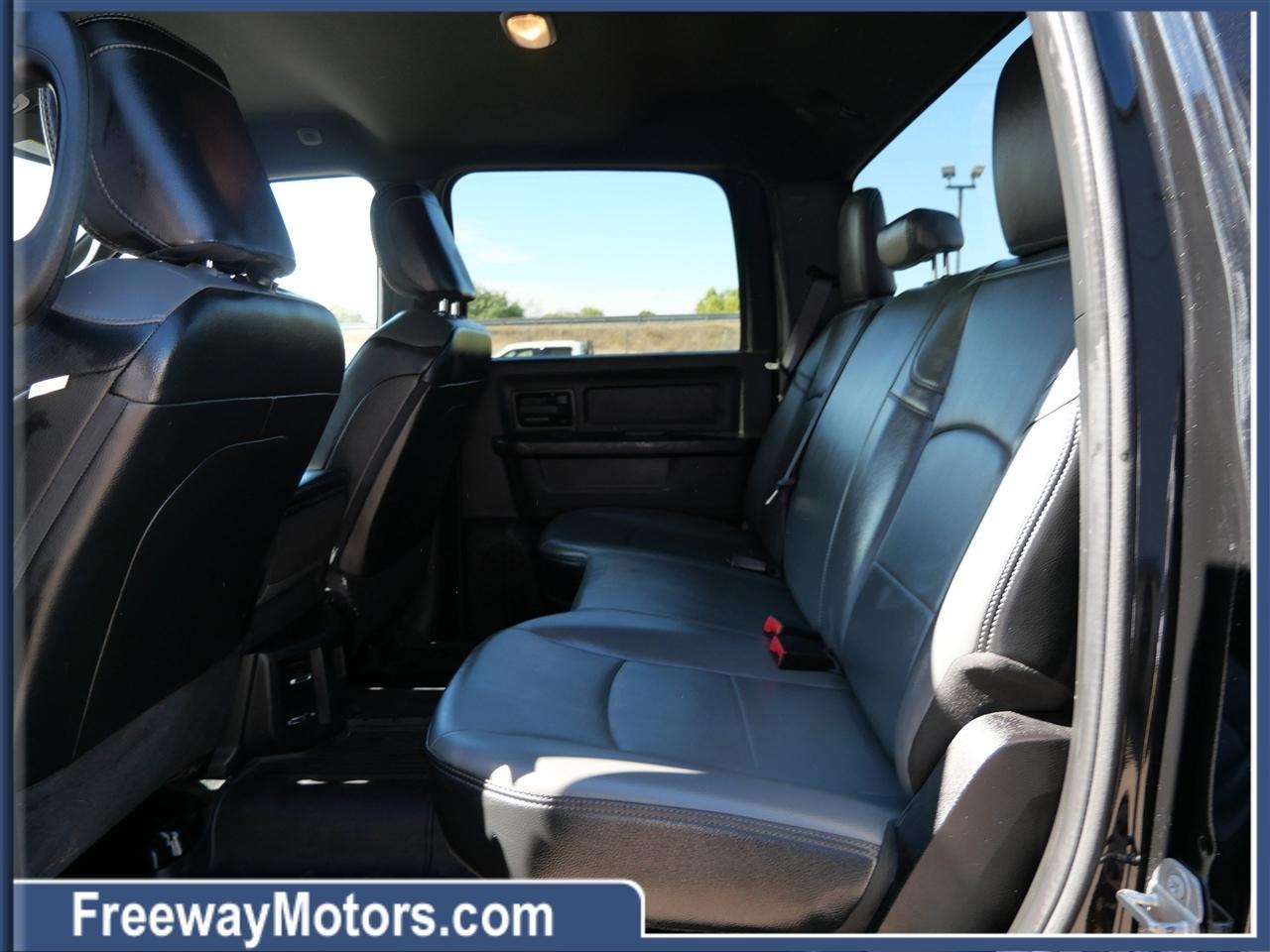 RAM 2500 Tradesman 4x4 Crew Cab 6'4" Box 2022