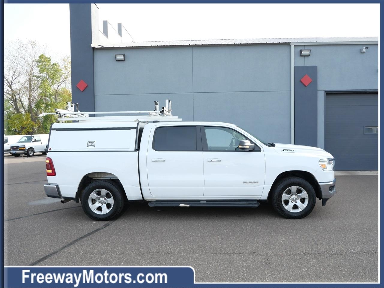 RAM 1500 Big Horn 4x4 Crew Cab 5'7" Box 2020