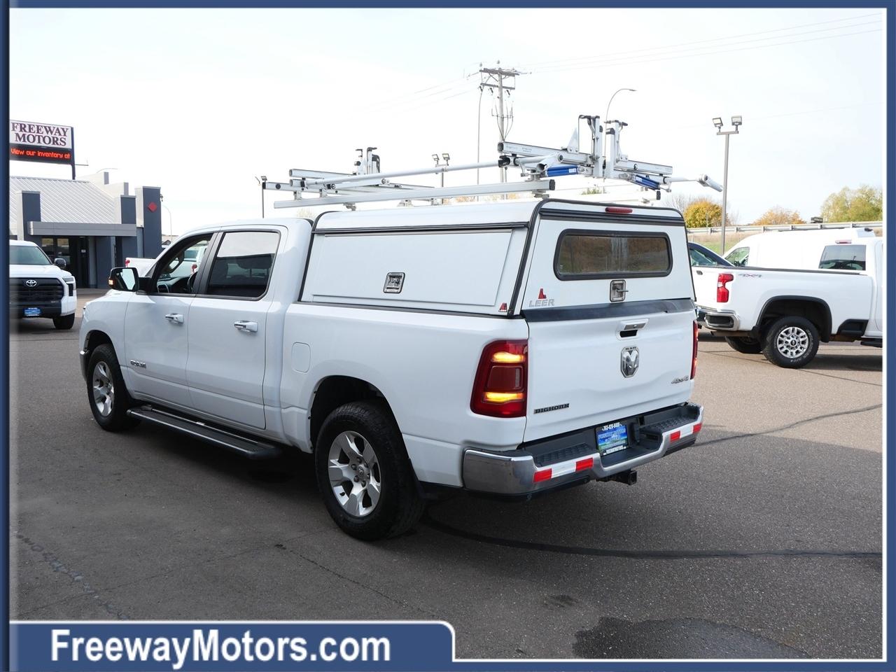 RAM 1500 Big Horn 4x4 Crew Cab 5'7" Box 2020
