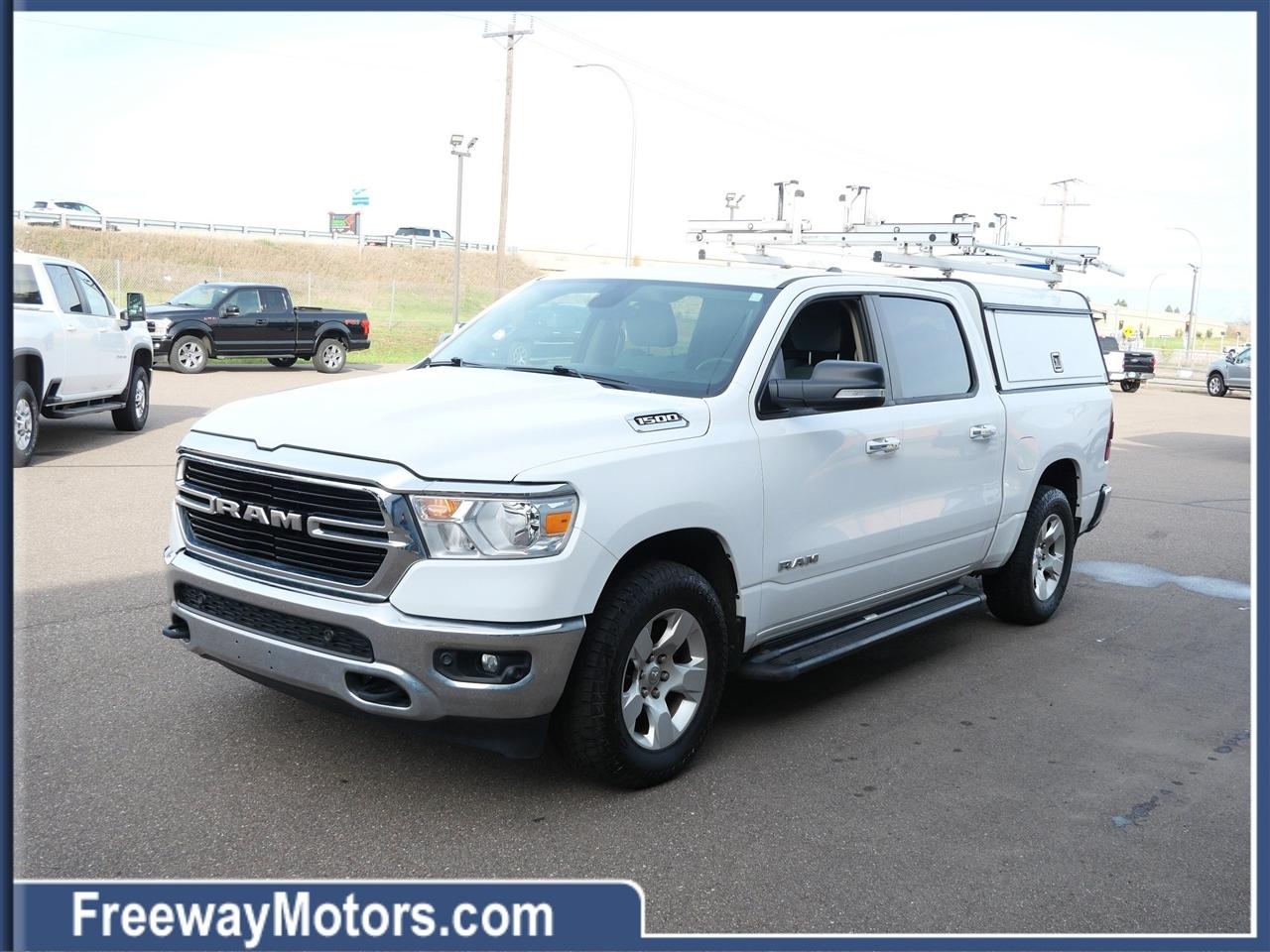 RAM 1500 Big Horn 4x4 Crew Cab 5'7" Box 2020