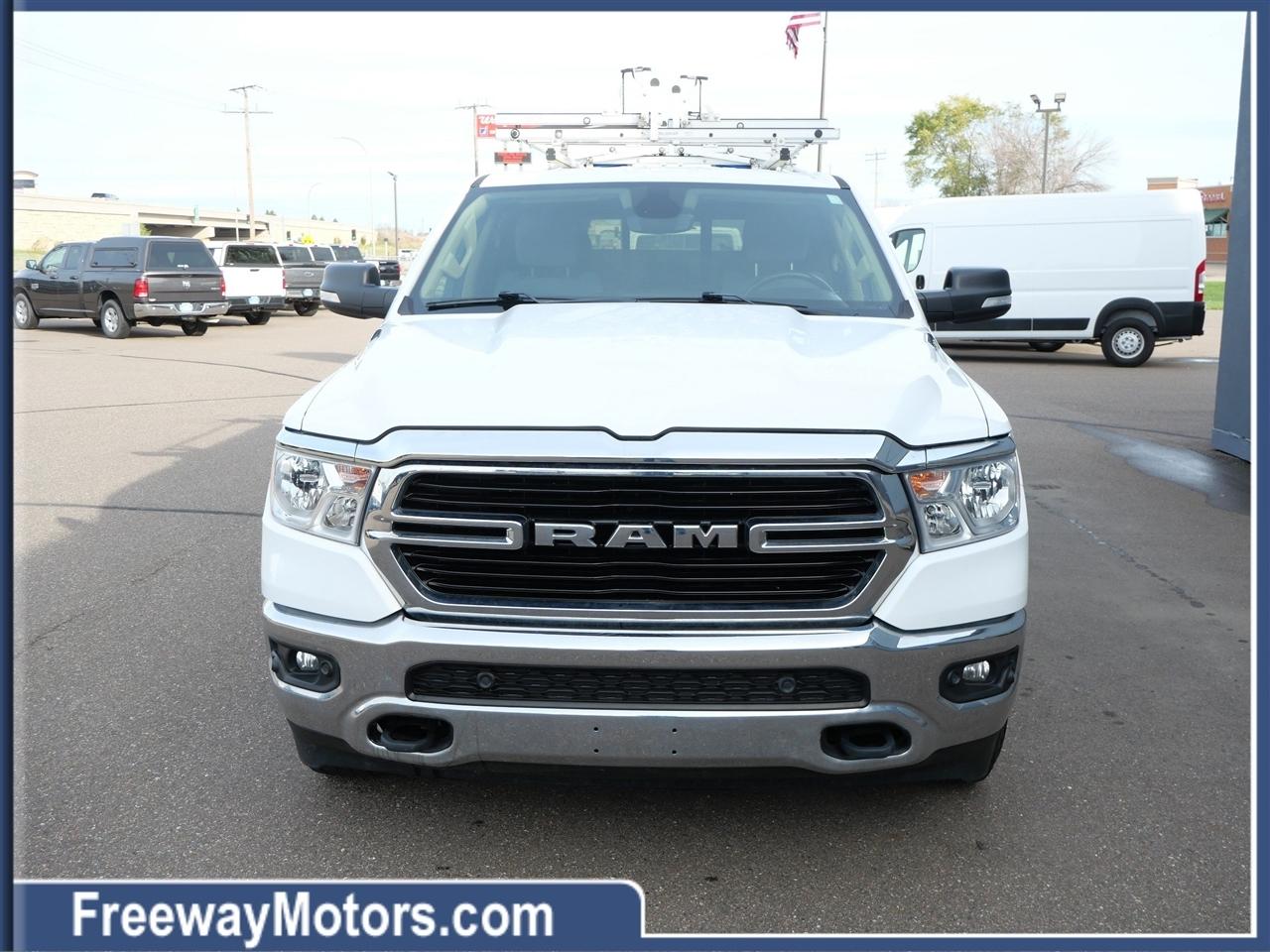 RAM 1500 Big Horn 4x4 Crew Cab 5'7" Box 2020