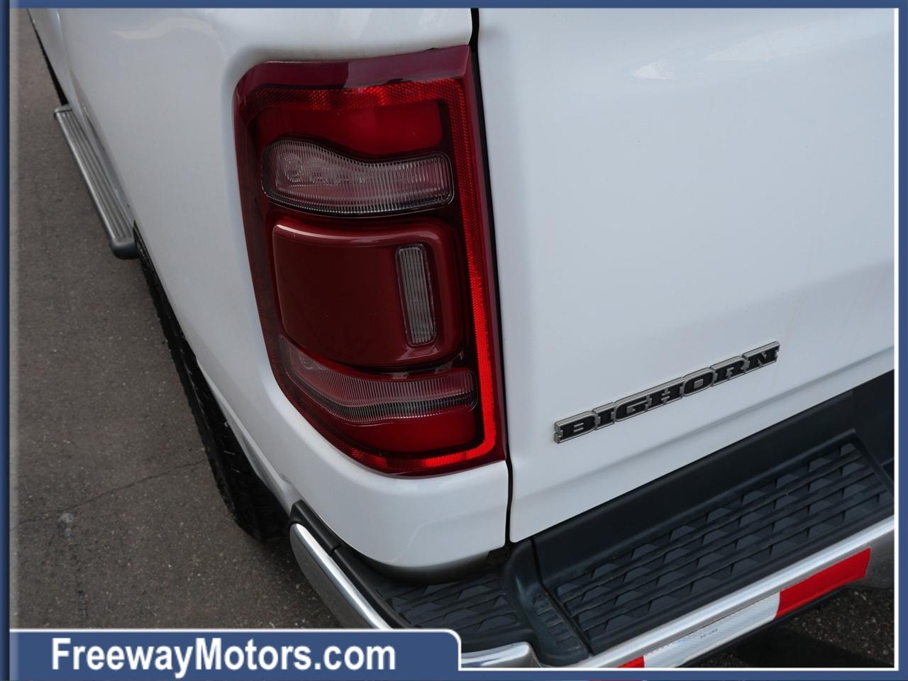 RAM 1500 Big Horn 4x4 Crew Cab 5'7" Box 2020