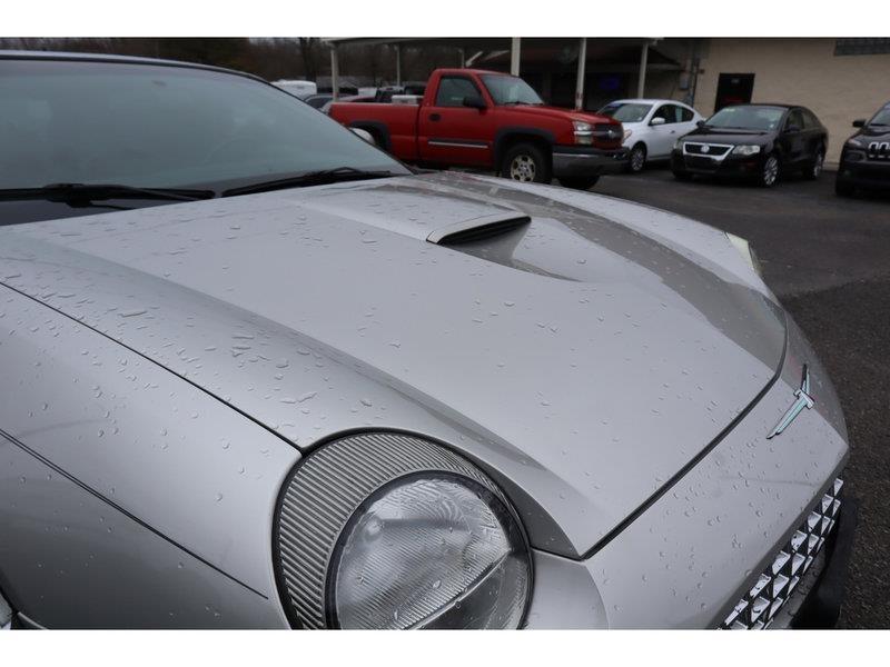 Ford Thunderbird  2004