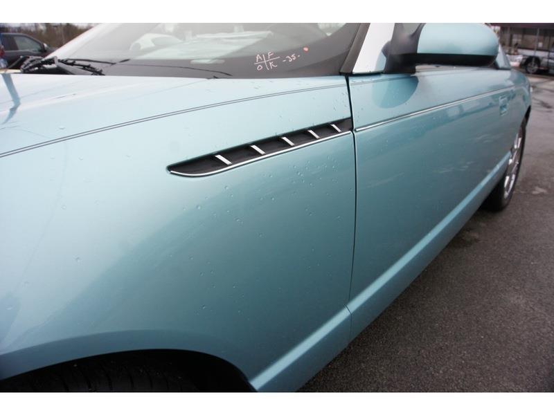 Ford Thunderbird  2002