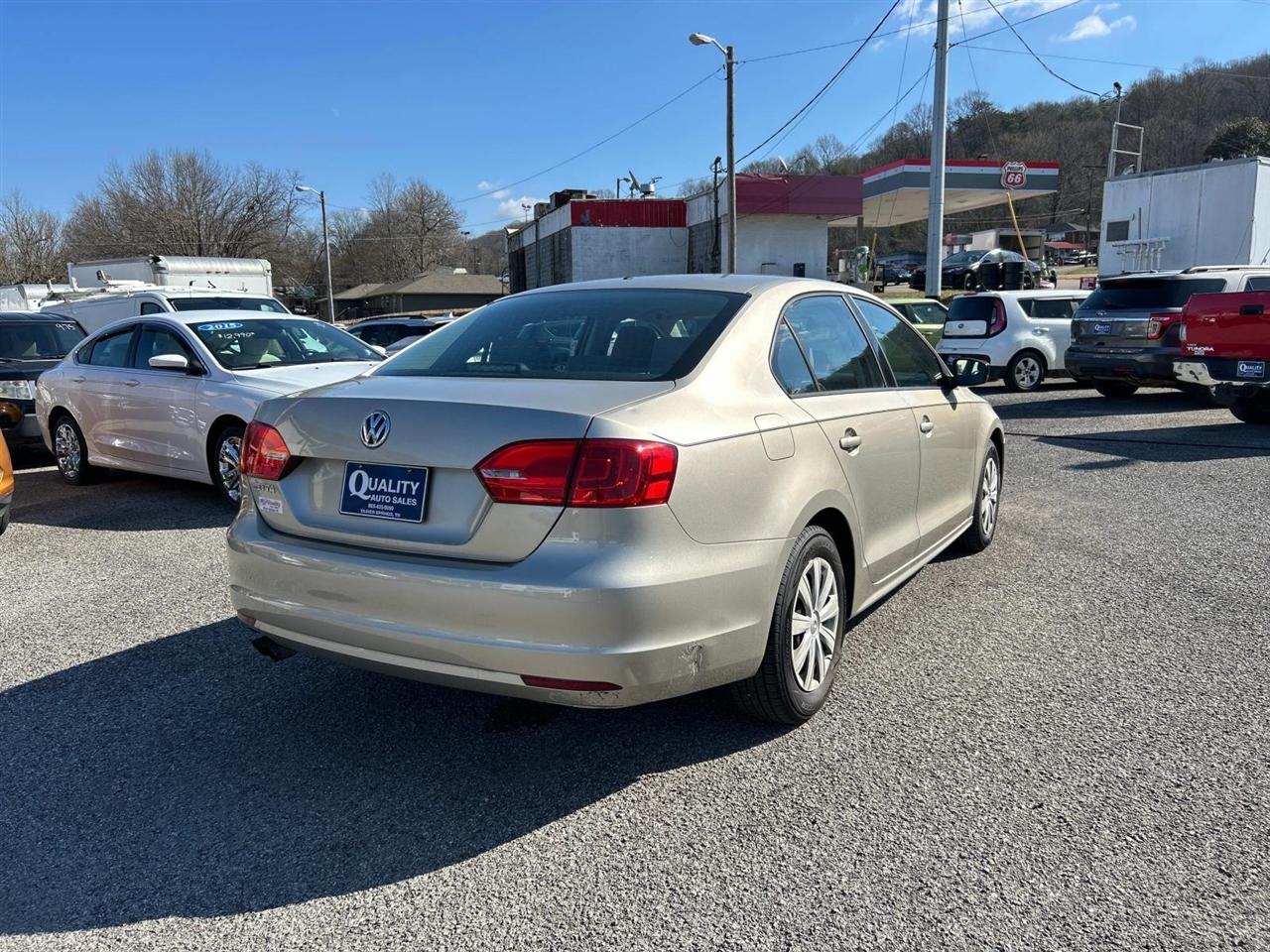 Volkswagen Jetta  2014