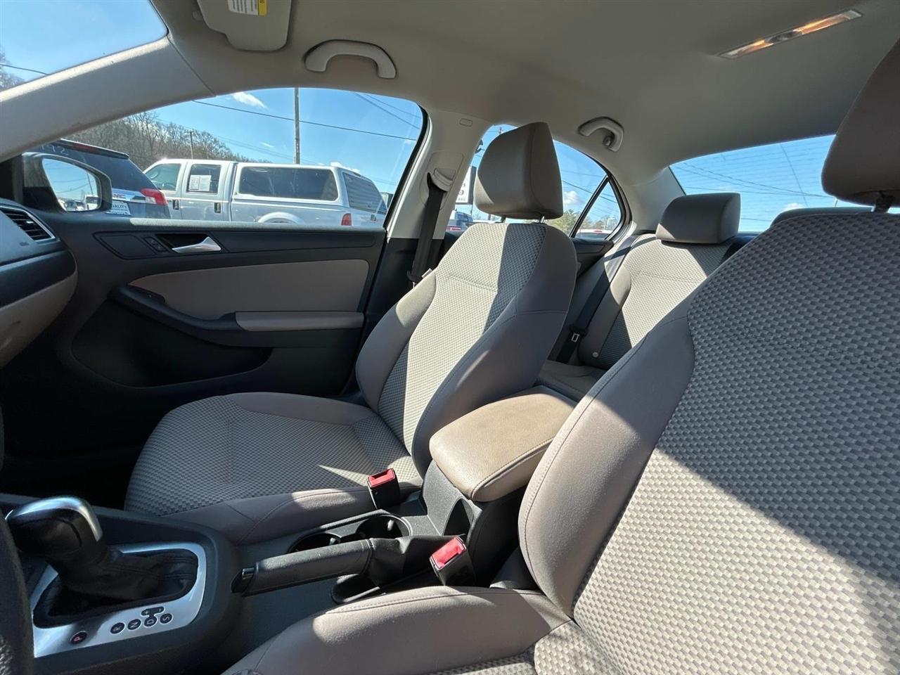 Volkswagen Jetta  2014