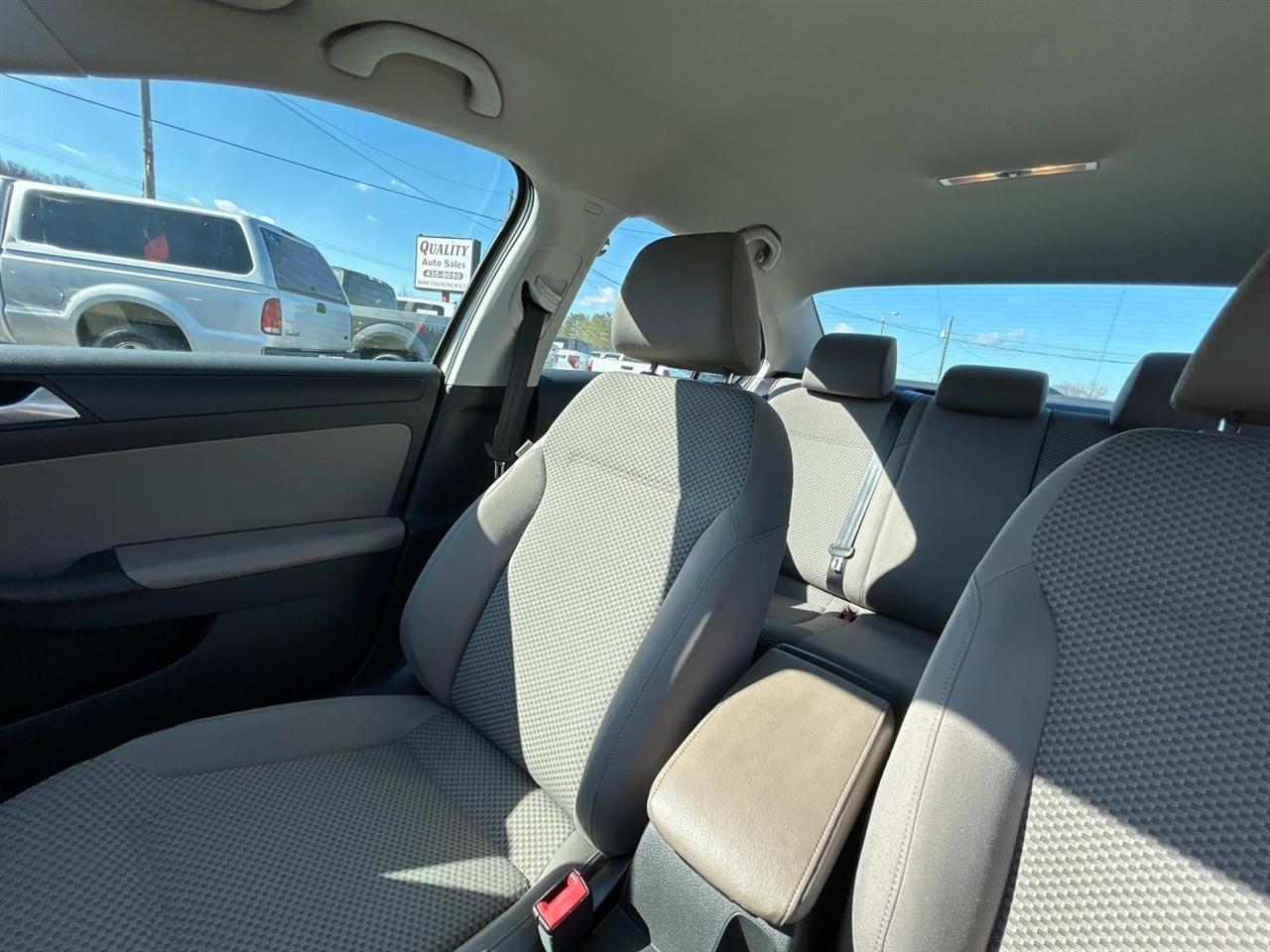 Volkswagen Jetta  2014