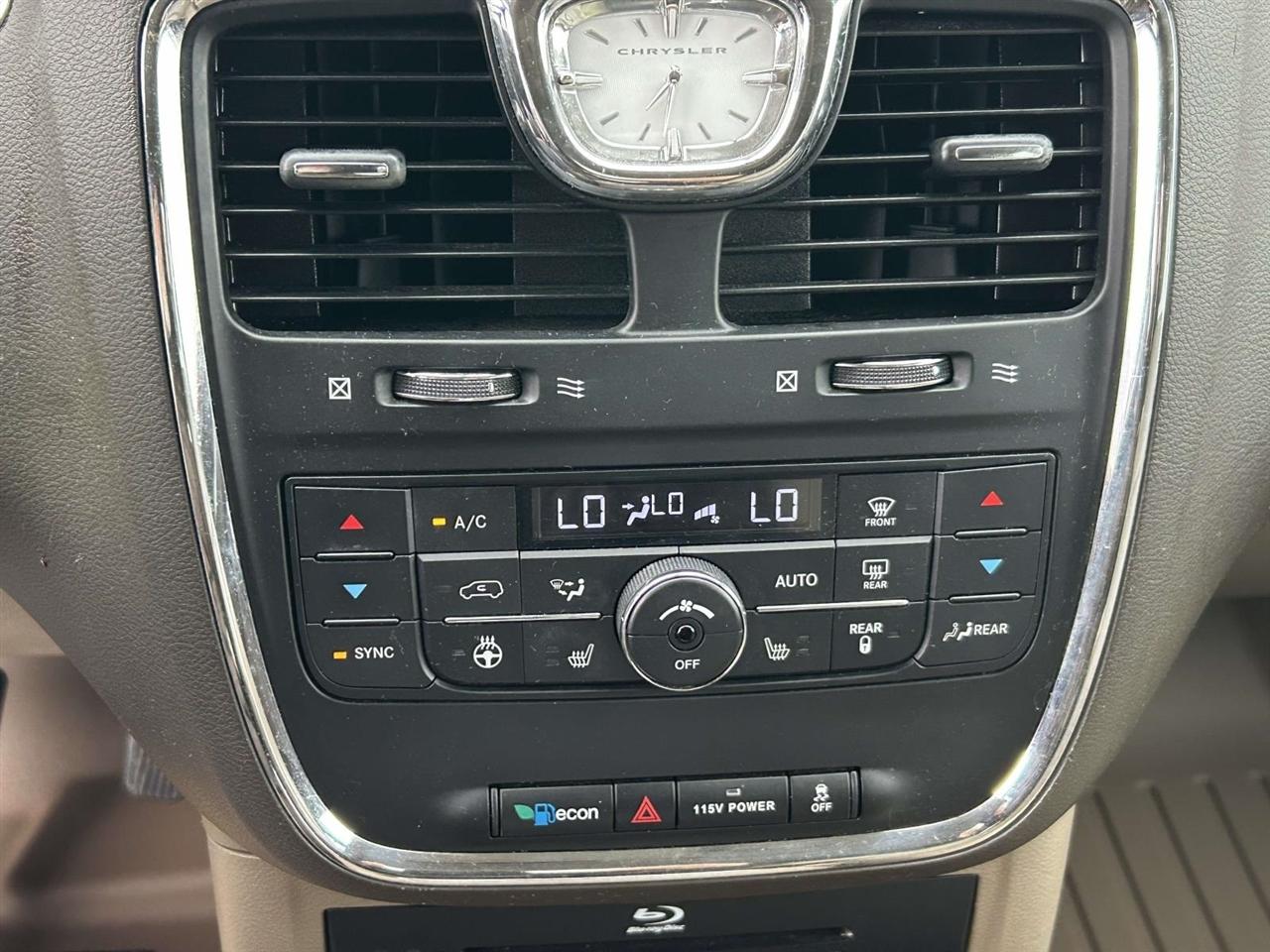 Chrysler Town & Country  2014