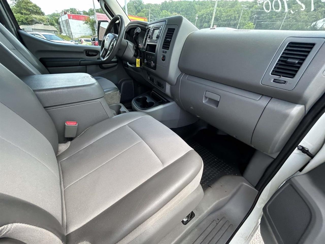 Nissan NV Cargo  2013