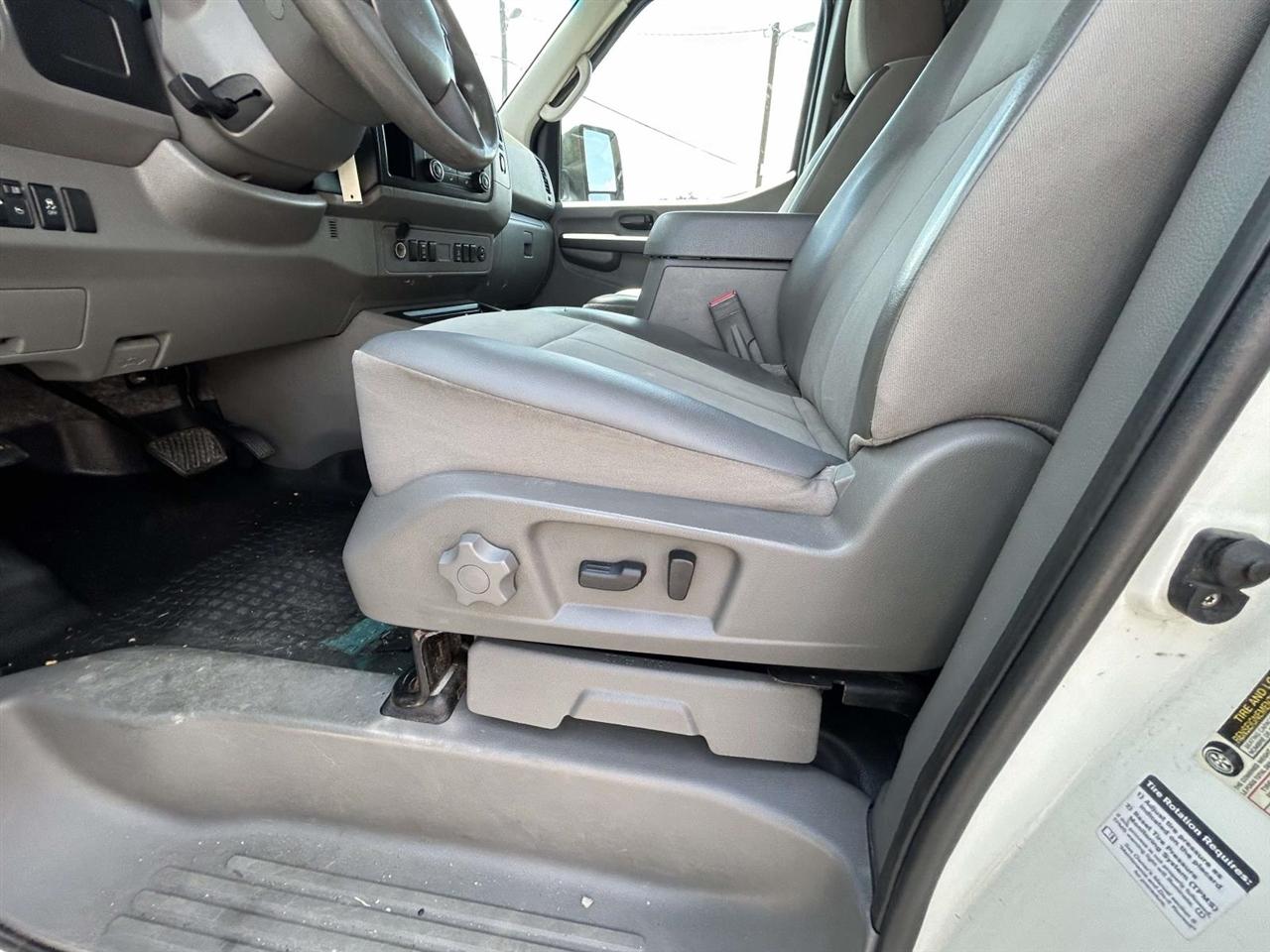 Nissan NV Cargo  2013