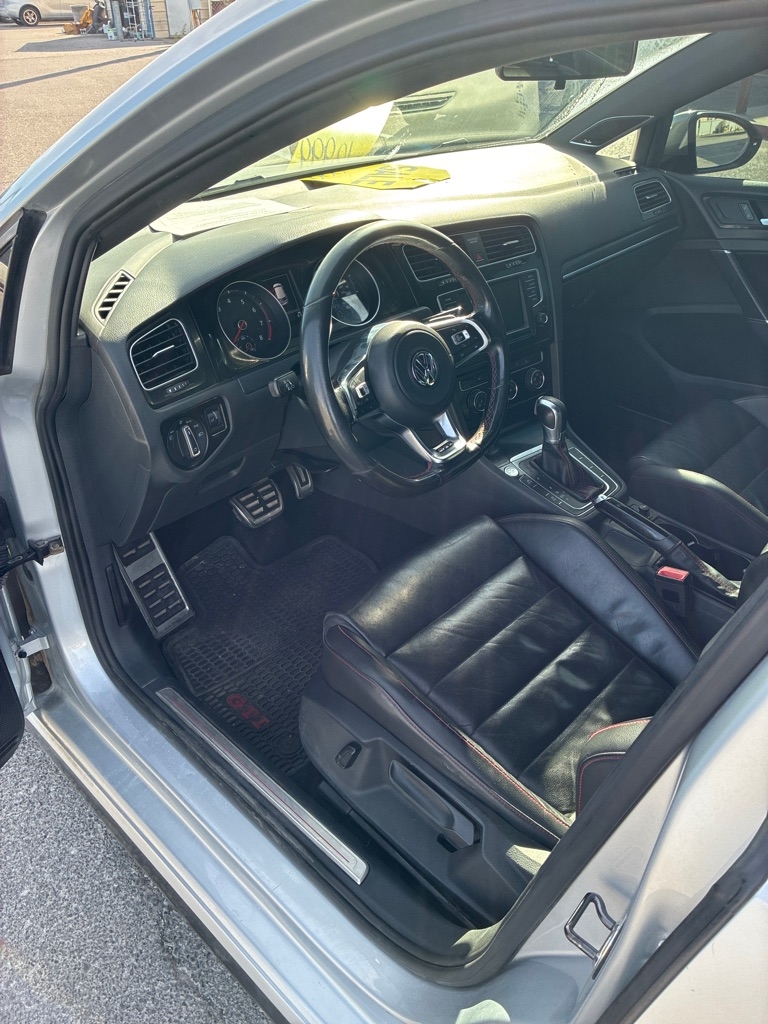 Volkswagen GTI SE 6A 4-Door 2016