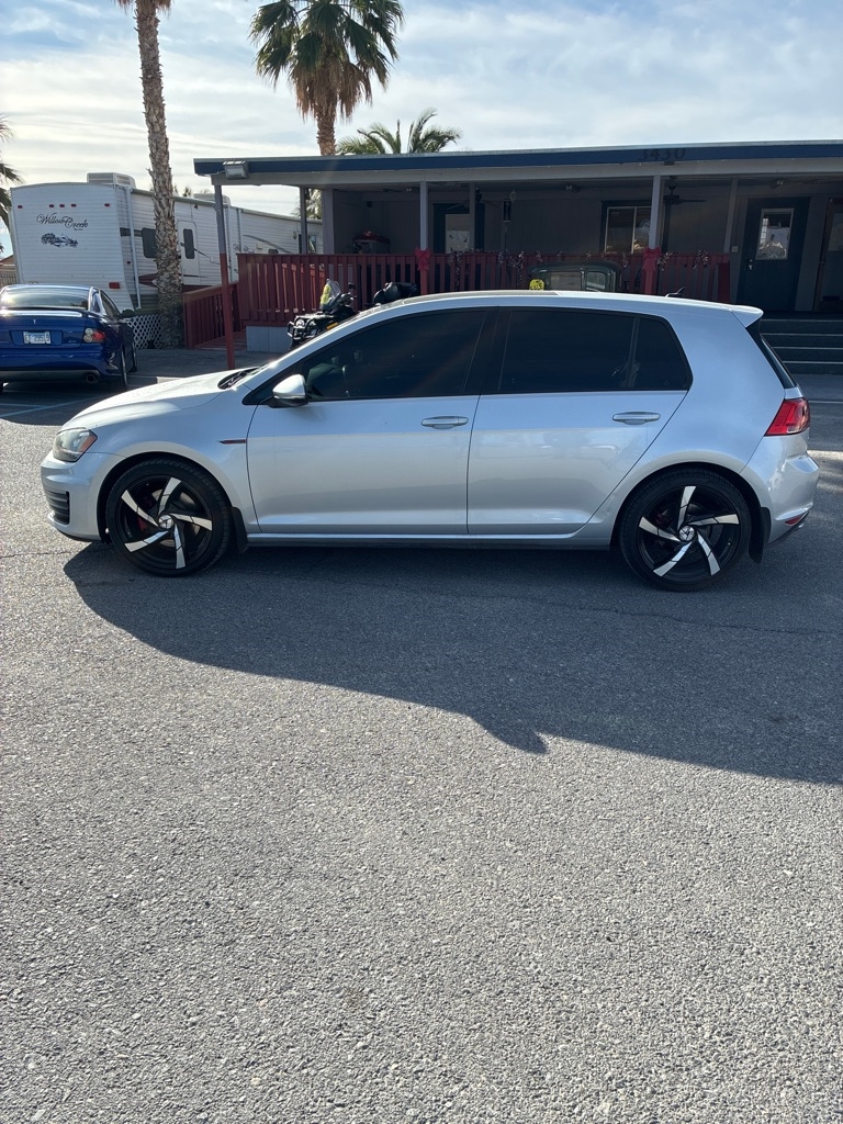Volkswagen GTI SE 6A 4-Door 2016