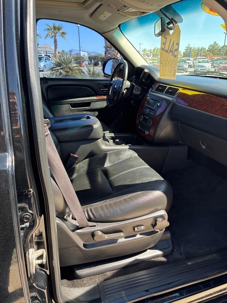 Chevrolet Suburban LT 1500 4WD 2014