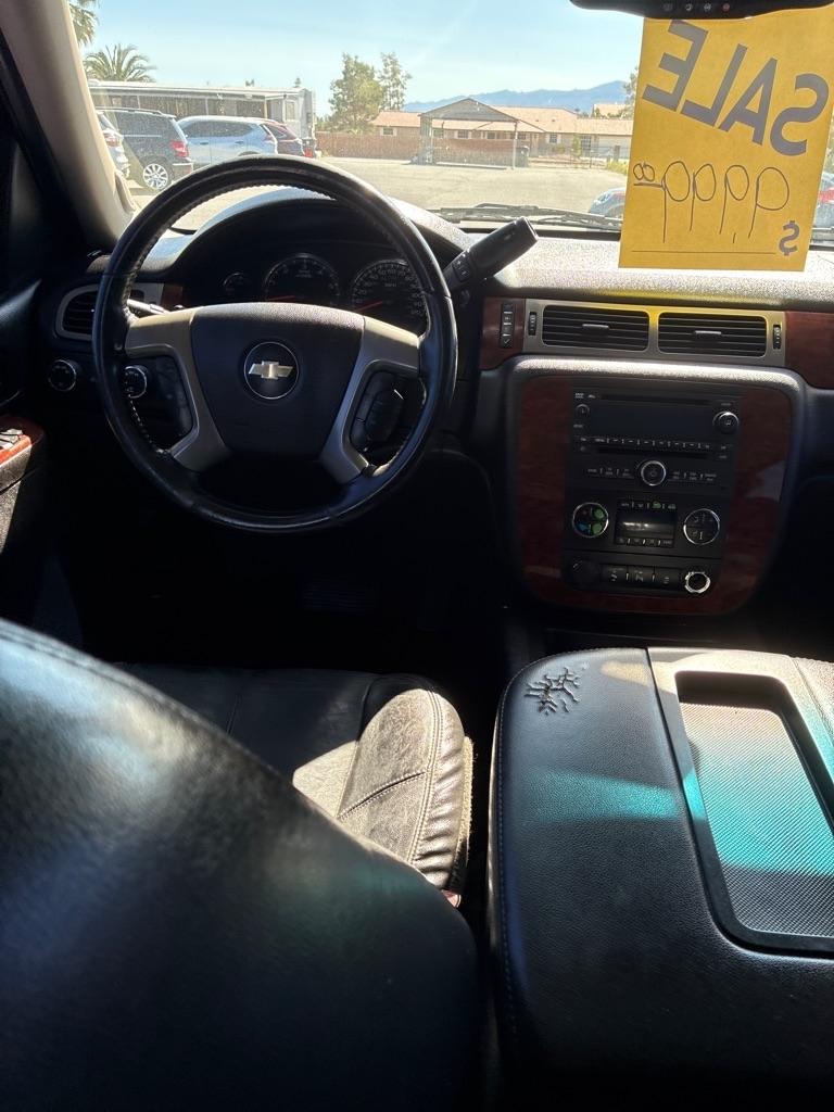 Chevrolet Suburban LT 1500 4WD 2014