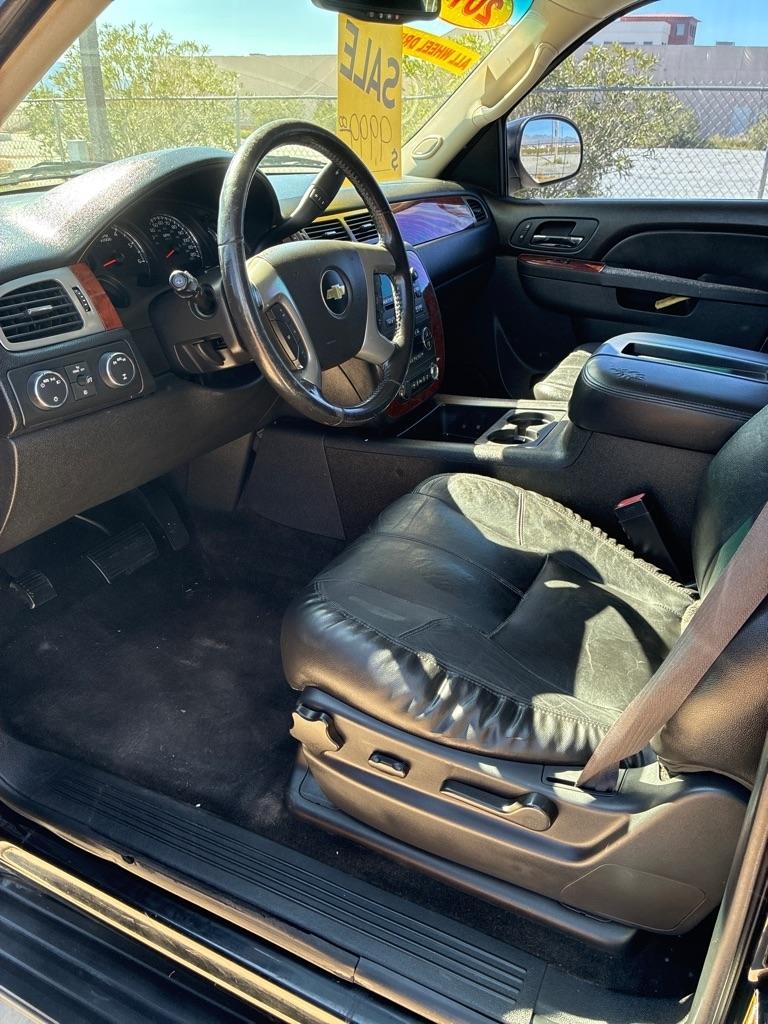 Chevrolet Suburban LT 1500 4WD 2014