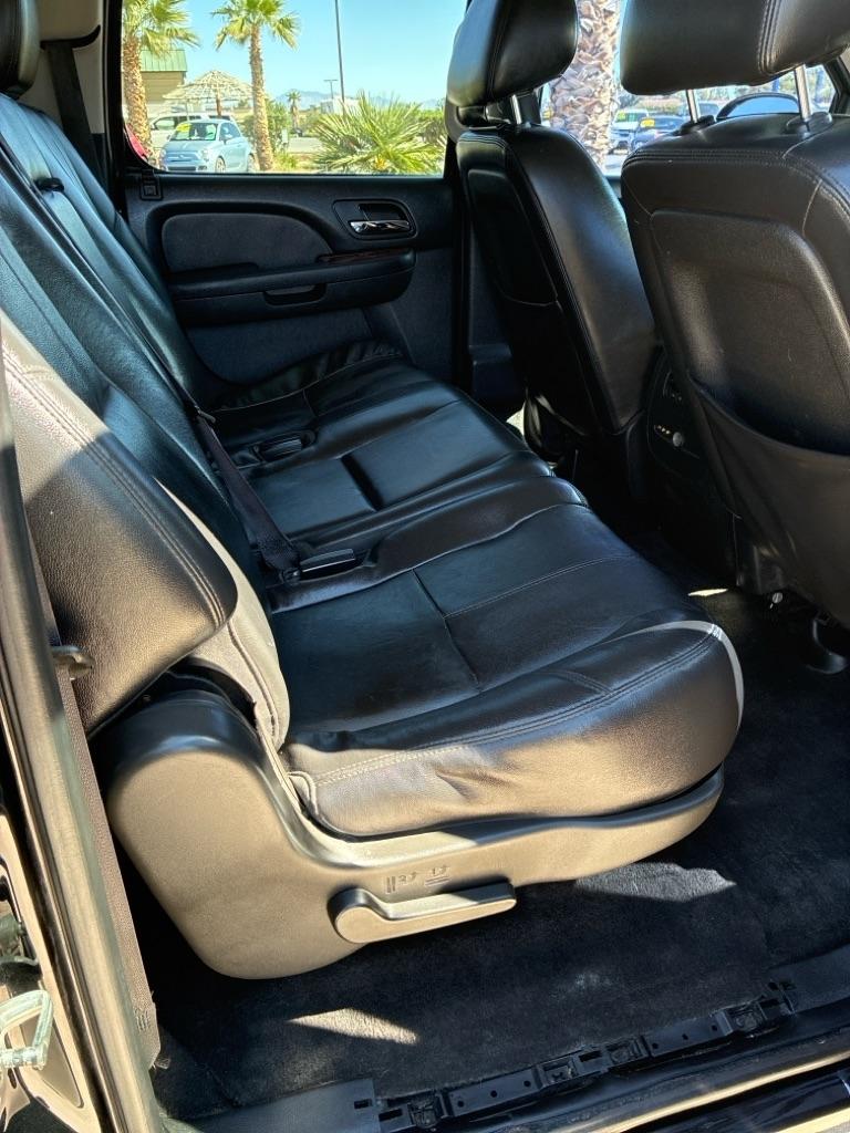 Chevrolet Suburban LT 1500 4WD 2014