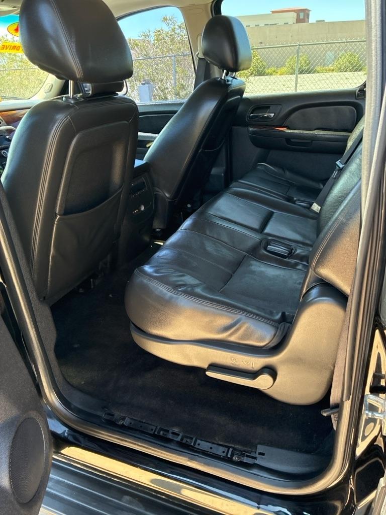 Chevrolet Suburban LT 1500 4WD 2014