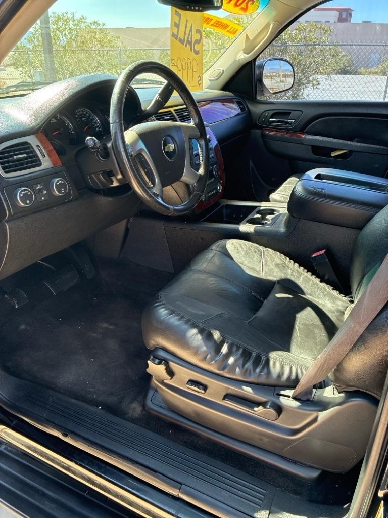 Chevrolet Suburban LT 1500 4WD 2014