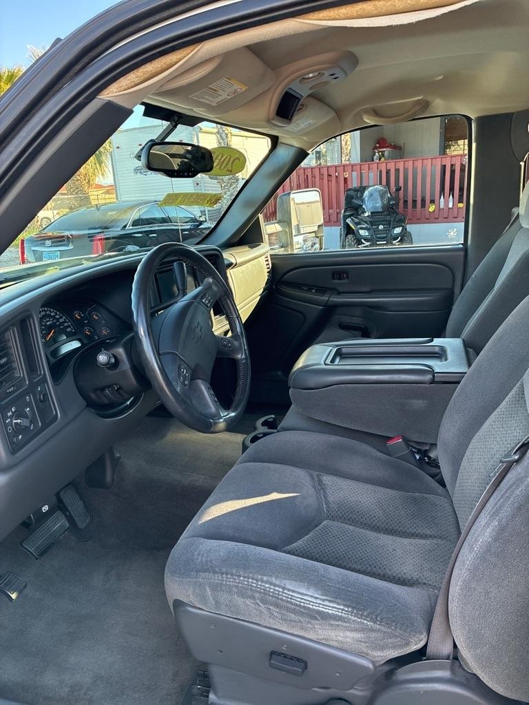 Chevrolet Silverado 2500HD Crew Cab Long Bed 2WD 2005