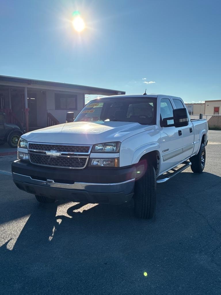 Chevrolet Silverado 2500HD Crew Cab Long Bed 2WD 2005