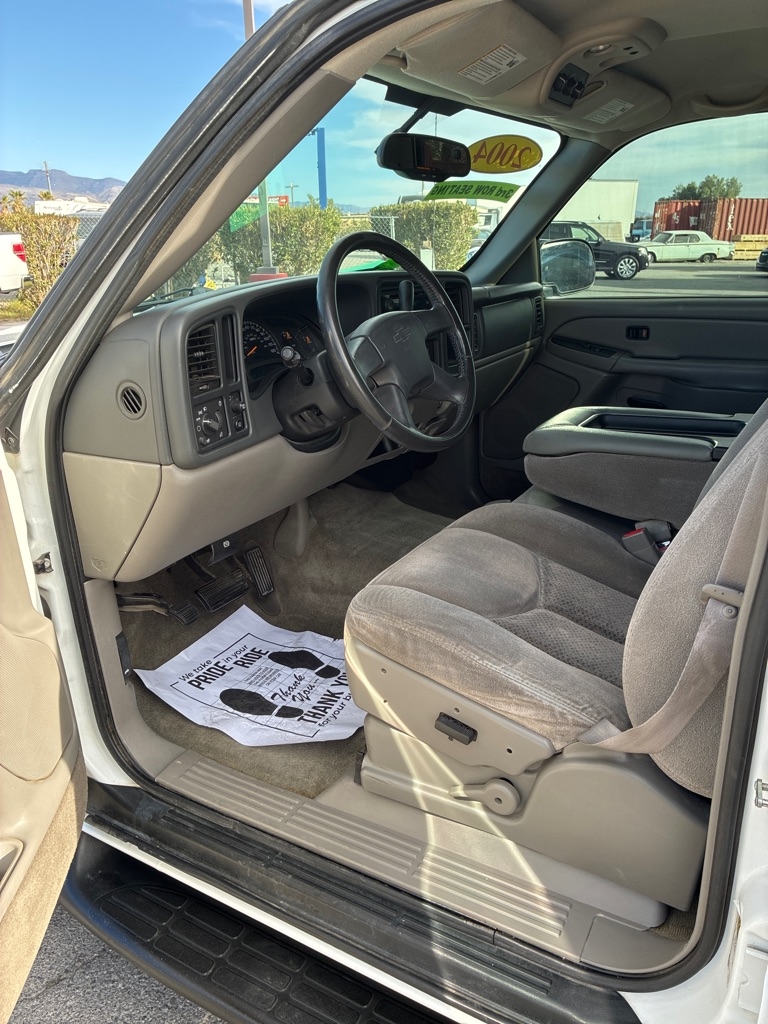 Chevrolet Tahoe 2WD 2004