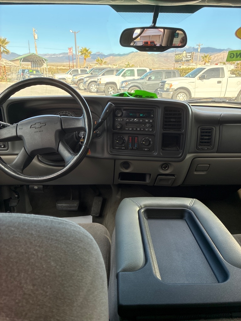 Chevrolet Tahoe 2WD 2004