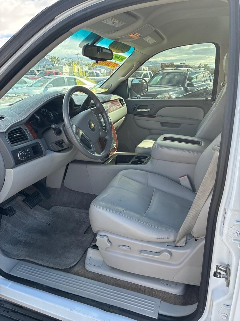 Chevrolet Suburban LT 1500 2WD 2012