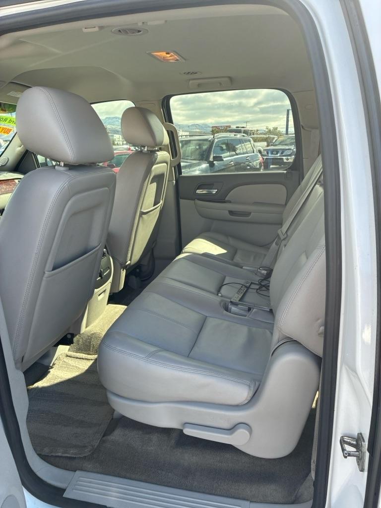 Chevrolet Suburban LT 1500 2WD 2012