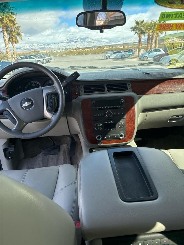 Chevrolet Suburban LT 1500 2WD 2012