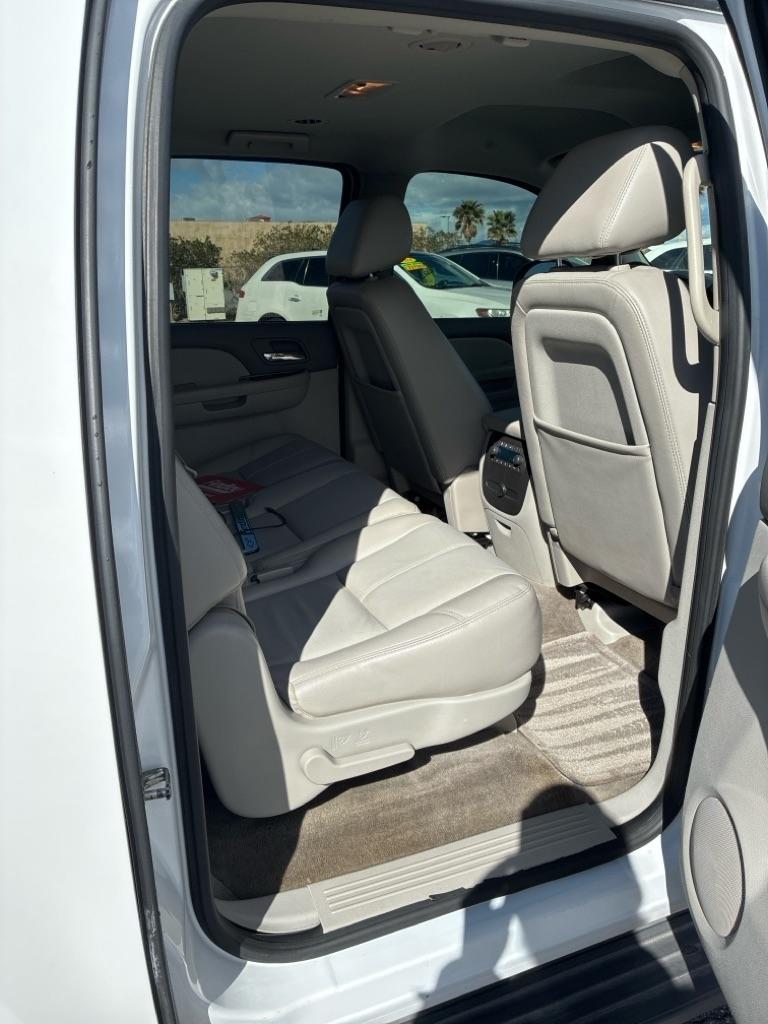 Chevrolet Suburban LT 1500 2WD 2012