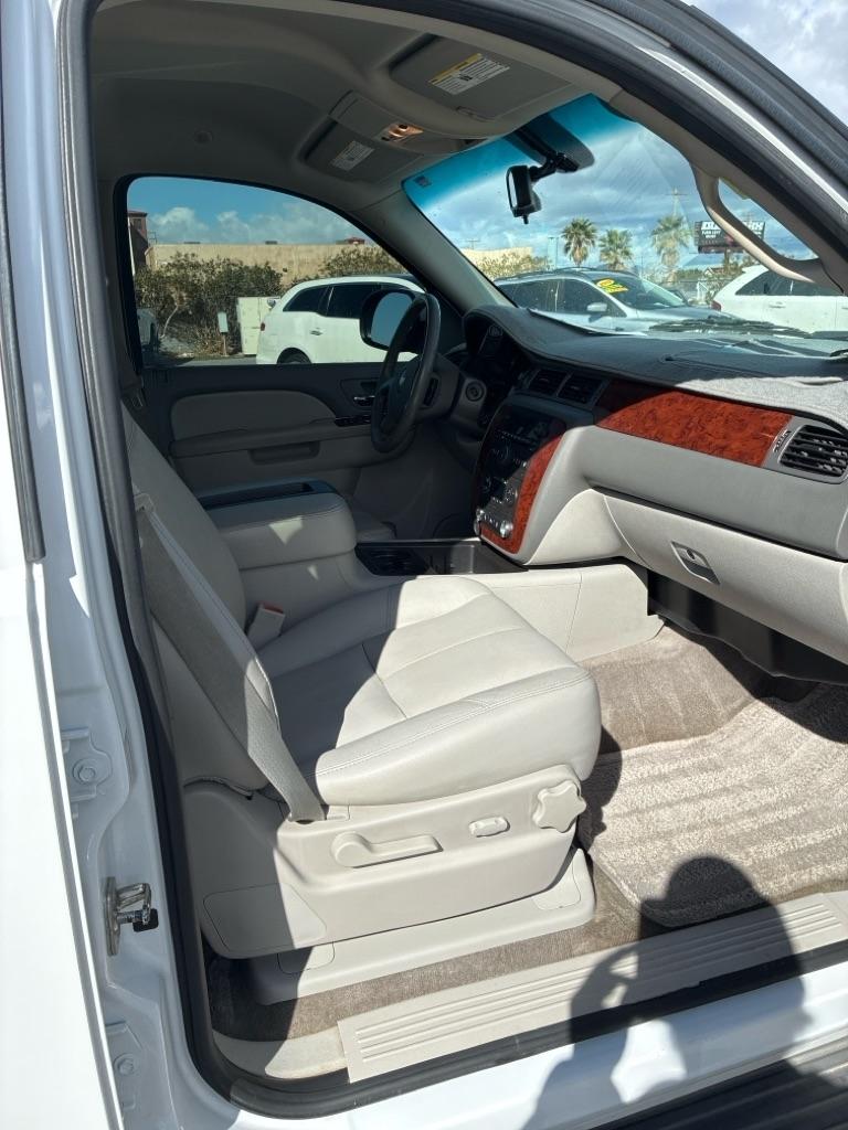 Chevrolet Suburban LT 1500 2WD 2012