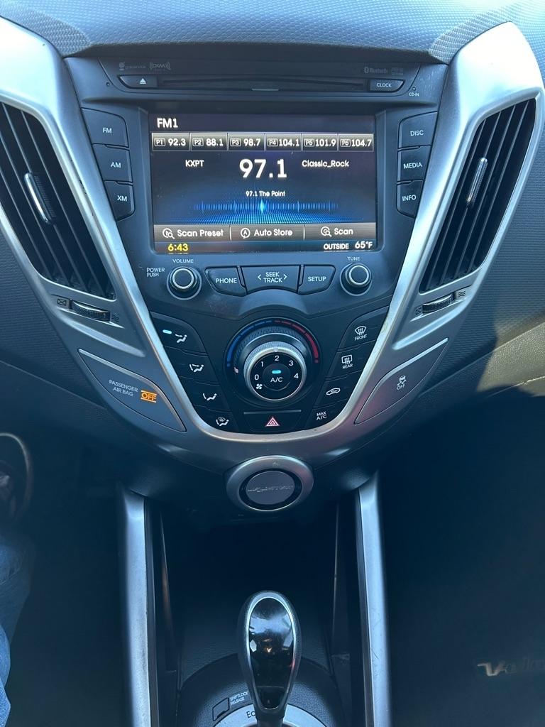 Hyundai Veloster Base 6MT 2016