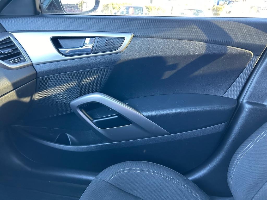 Hyundai Veloster Base 6MT 2016