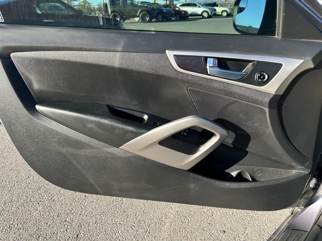 Hyundai Veloster Base 6MT 2016