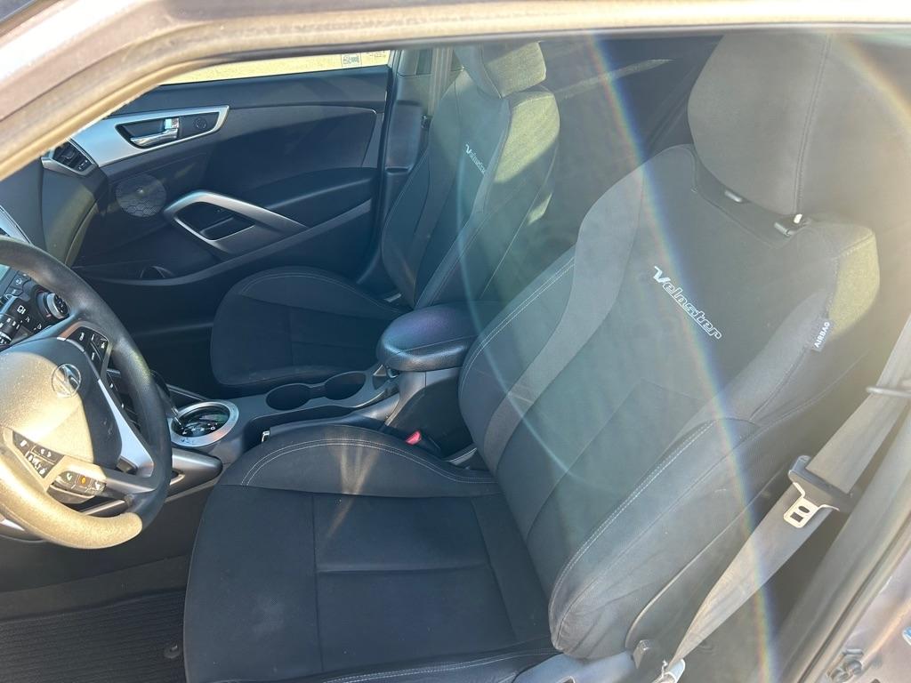 Hyundai Veloster Base 6MT 2016