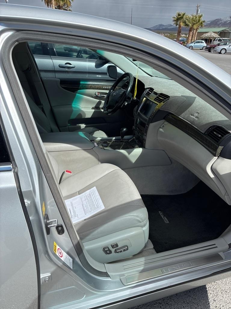 Lexus LS 460 Luxury Sedan 2008