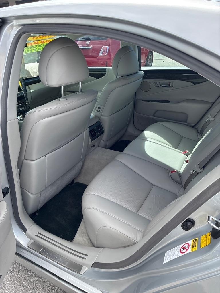 Lexus LS 460 Luxury Sedan 2008