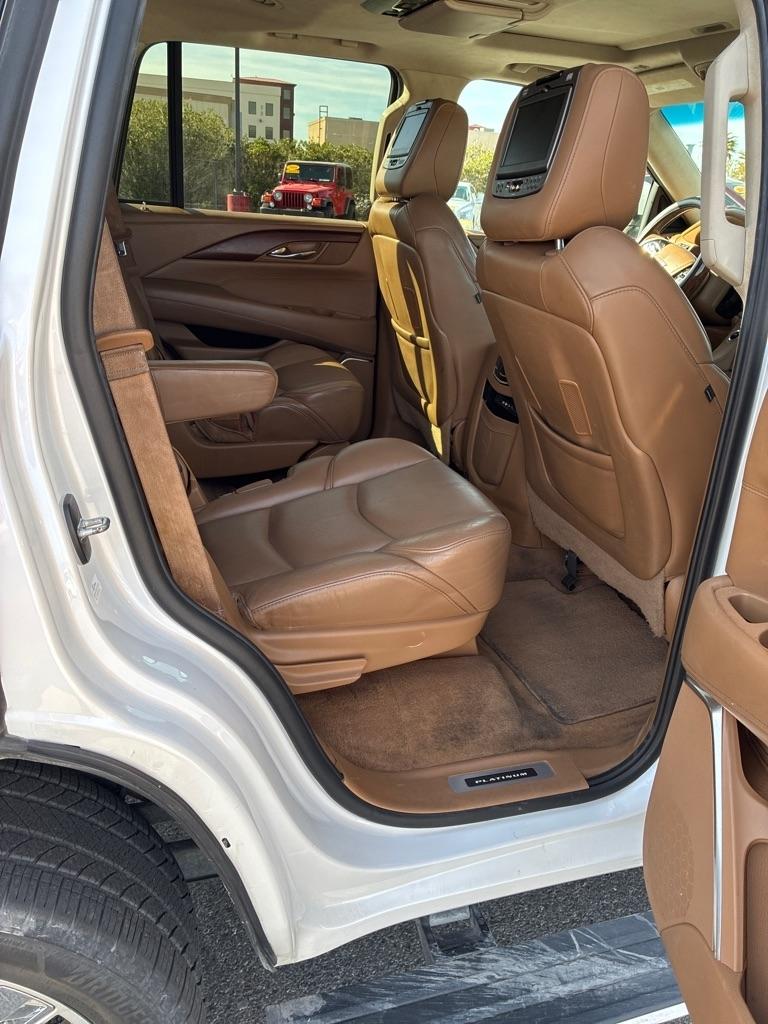 Cadillac Escalade Platinum 4WD 2016