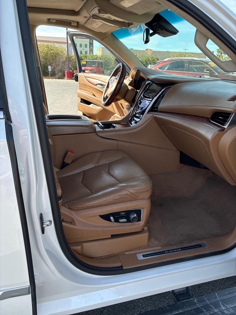 Cadillac Escalade Platinum 4WD 2016