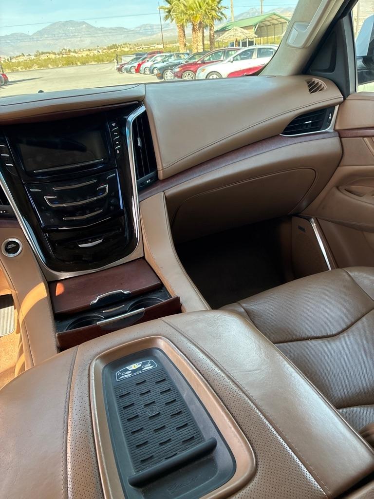 Cadillac Escalade Platinum 4WD 2016