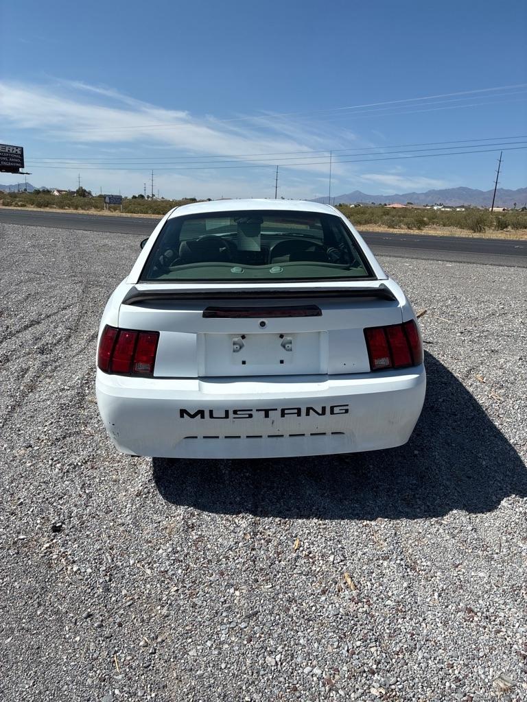 Ford Mustang Coupe 2000