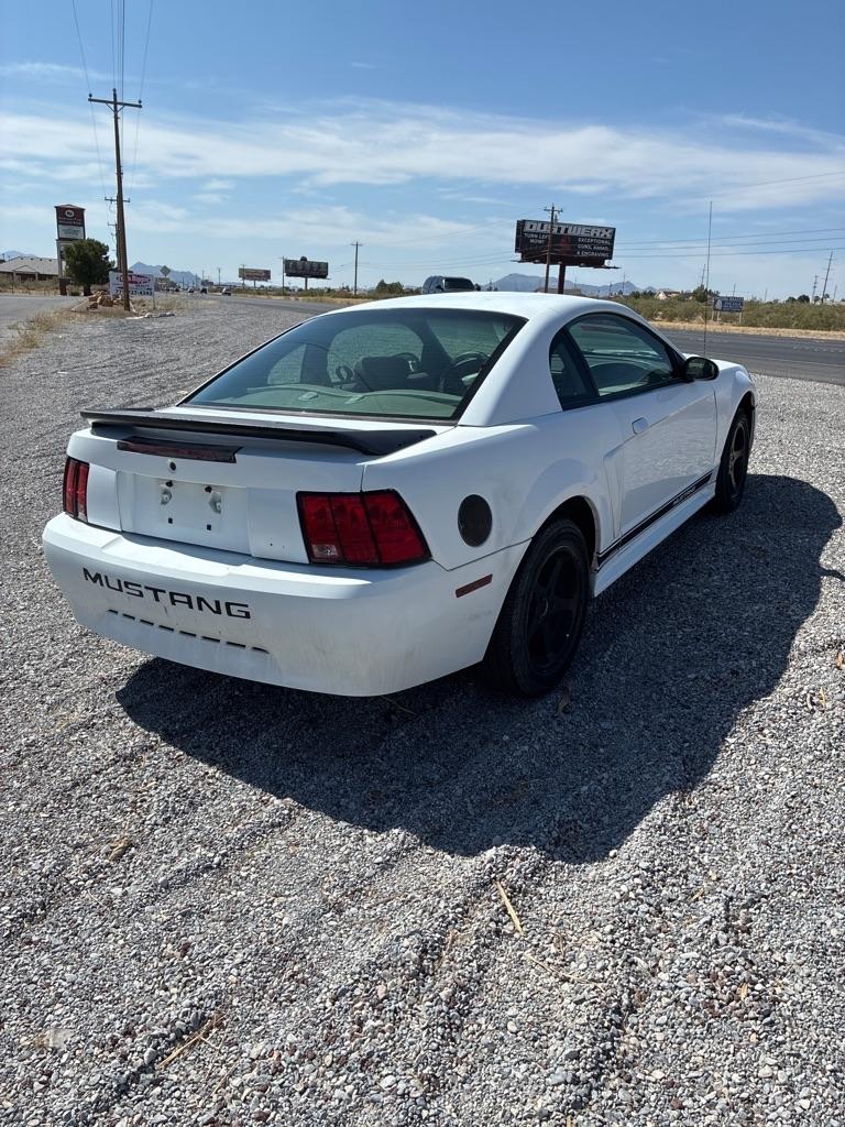 Ford Mustang Coupe 2000