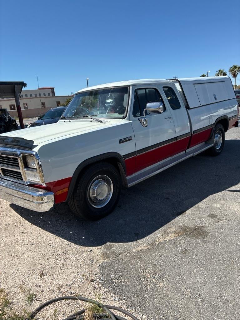 Dodge D250 Club Cab 8-ft. Bed 2WD 1993