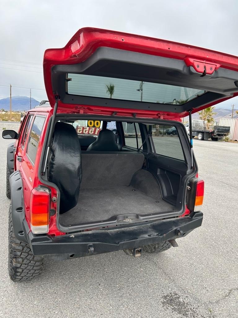 Jeep Cherokee Sport 4-Door 4WD 2000