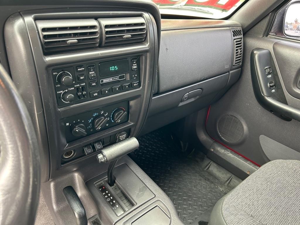 Jeep Cherokee Sport 4-Door 4WD 2000