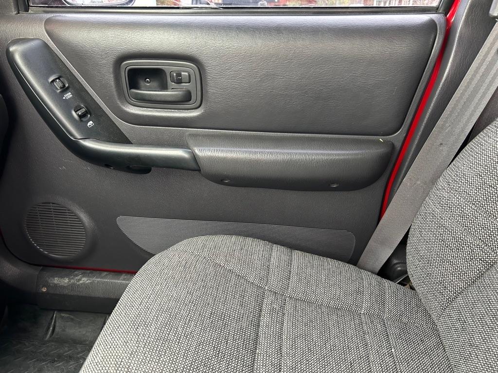 Jeep Cherokee Sport 4-Door 4WD 2000