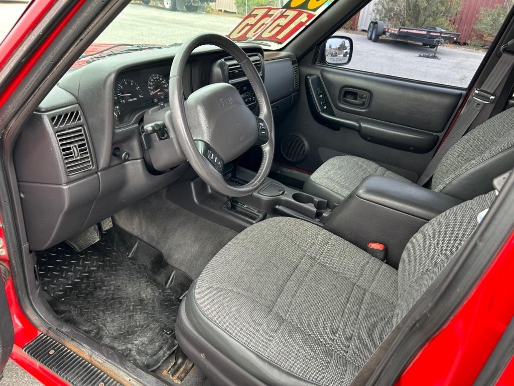 Jeep Cherokee Sport 4-Door 4WD 2000