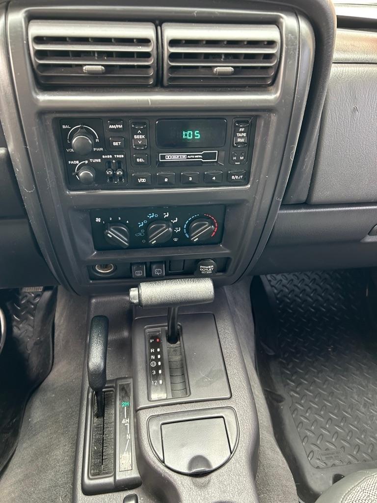 Jeep Cherokee Sport 4-Door 4WD 2000