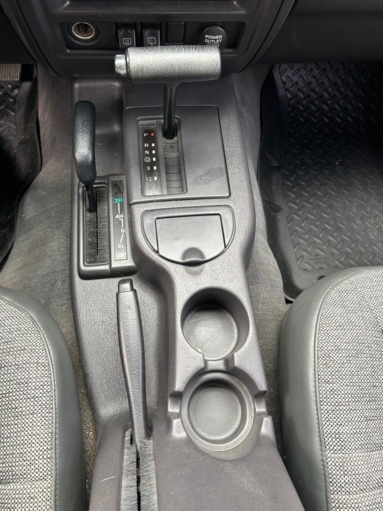 Jeep Cherokee Sport 4-Door 4WD 2000