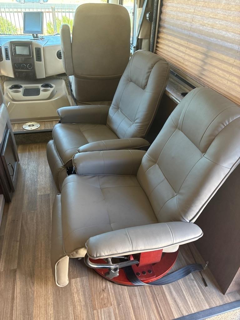 2017 Ford F-53 - Photo 17